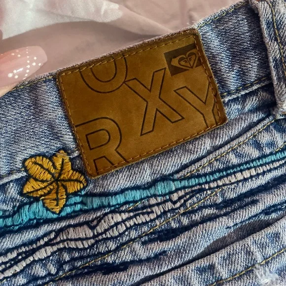 Y2K Roxy mini skirt - Picture 3 of 4